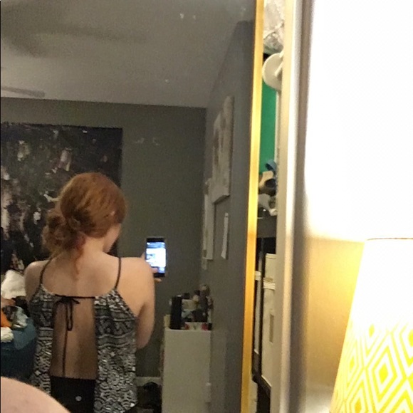 Open back w/tie b&w top!!💌 - Picture 3 of 4